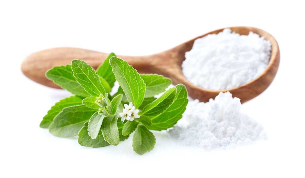 hochwertiger zuckerersatz stevia pulver mit Stevia pflanze und löffel