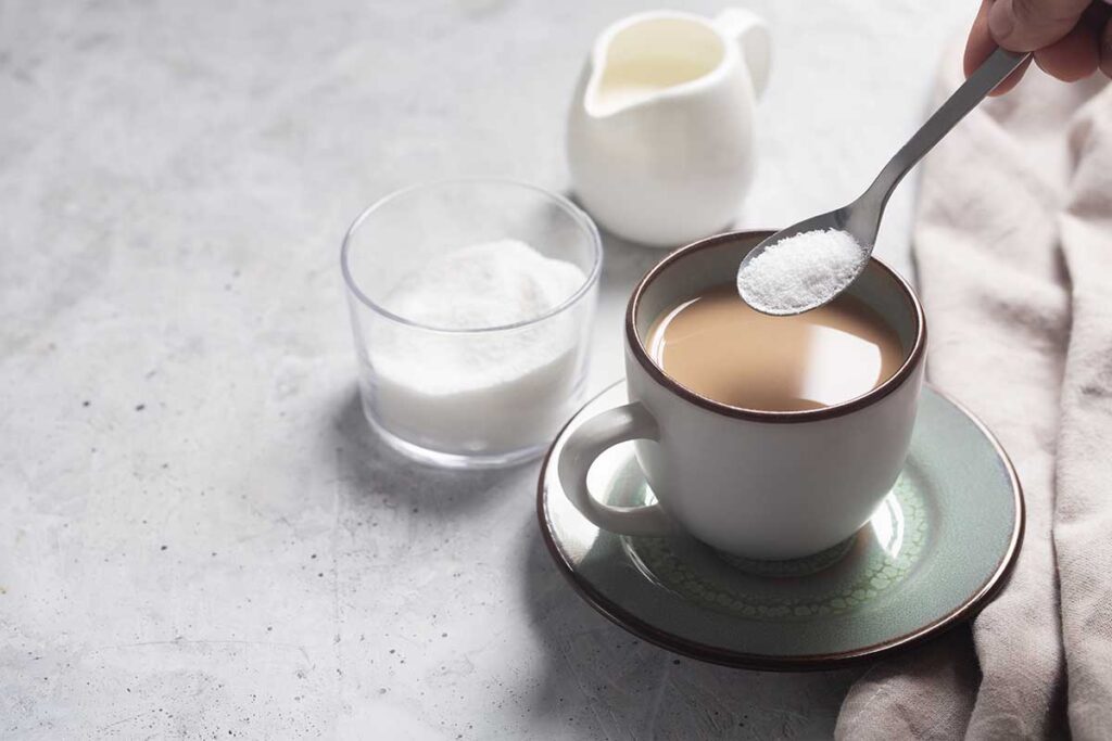 Eythrit in Kaffe eingefüllt als Zuckerersatz